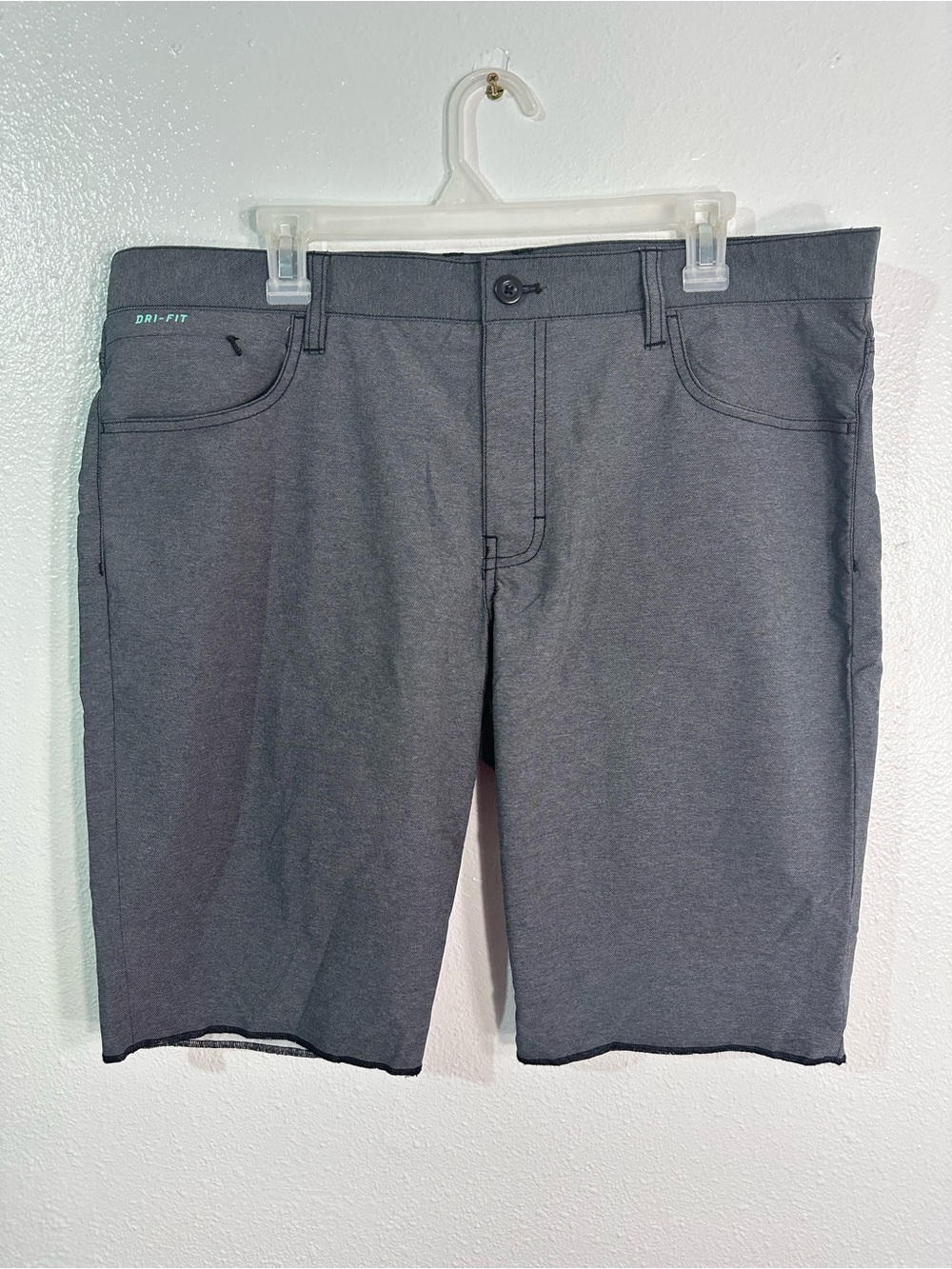 Nike SB Dri-FIT Men’s Shorts Size 36 Gray Skateboarding Chino Casual Stretch